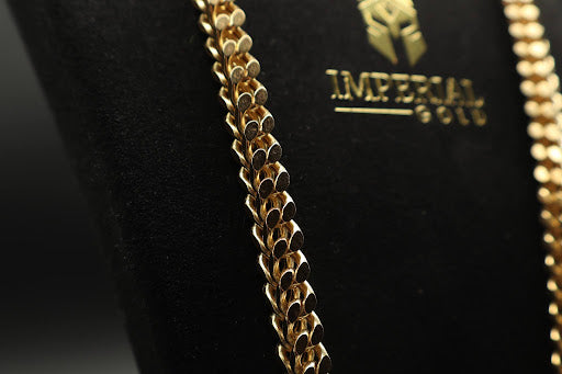 Solid Gold vs Gold-Plated Jewelry: Key Differences Every Buyer Should Know